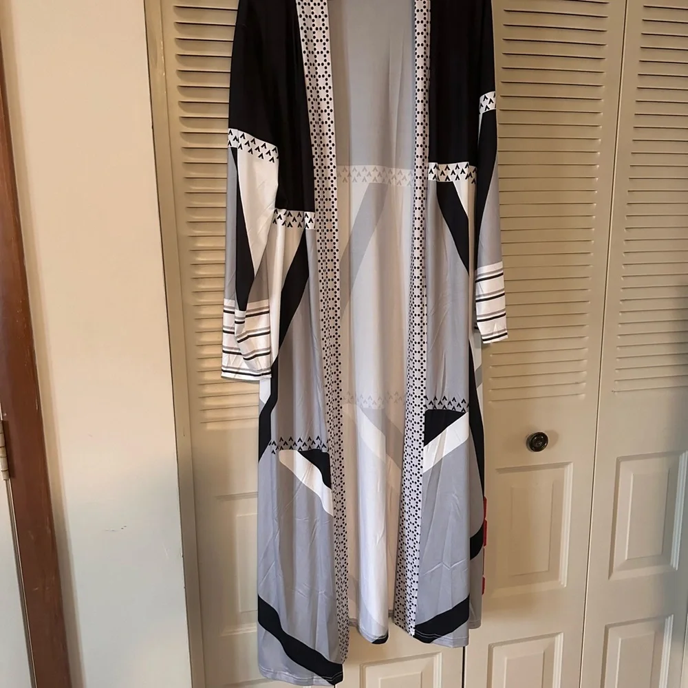 Elegant Black and White Women's silky coat Wrap - Picture 5 of 8